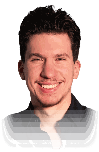 Primer plano de Paulo Domínguez sonriendo
